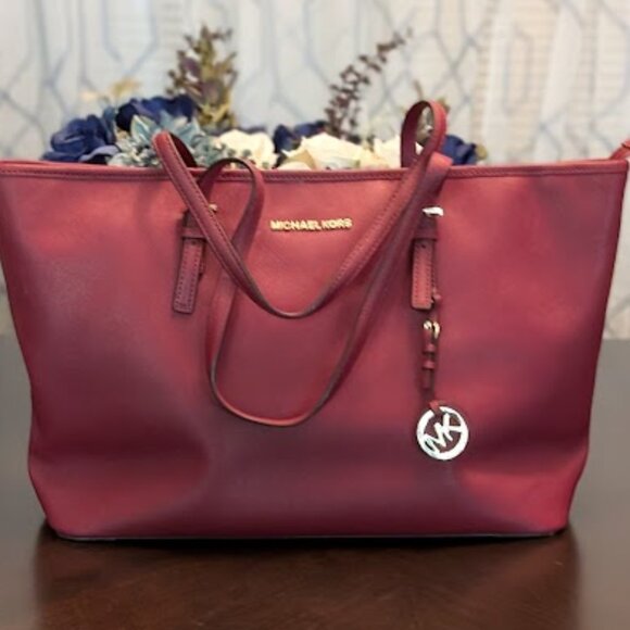 O2 MICHAEL KORS Cranberry Large Tote (NWOT) - Picture 7 of 10